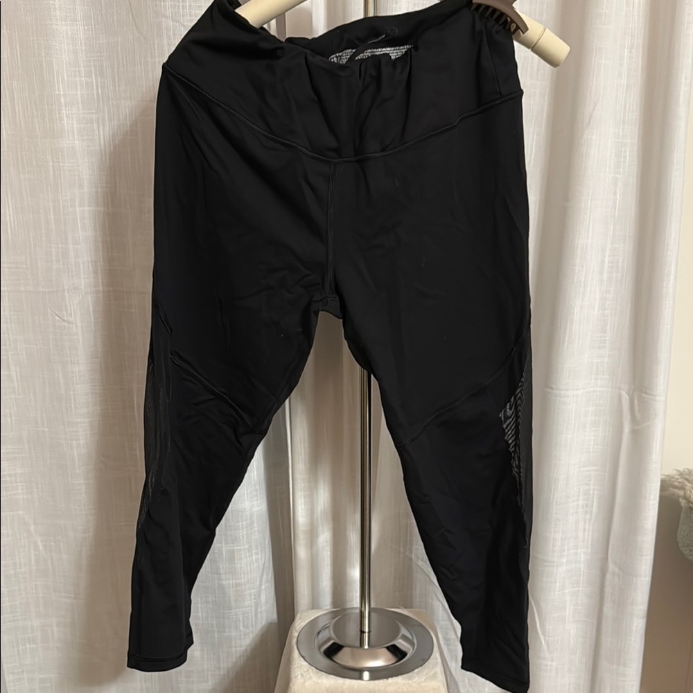Victoria's Secret Black Ankle Cropped Pants active Fit